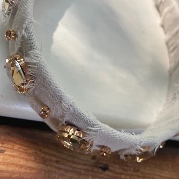 - NWT Anthropologie  White Linen Embellished Headband - Picture 3 of 4